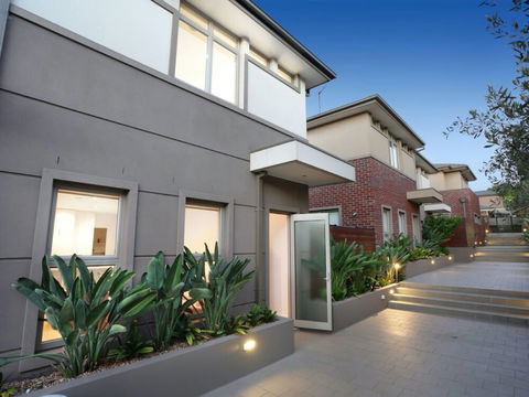 Kew Luxurious Townhouse - Holiday Sunshine Coast 1