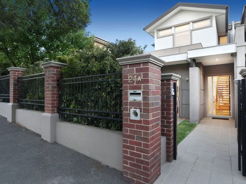 Kew Luxurious Townhouse - Holiday Sunshine Coast 2