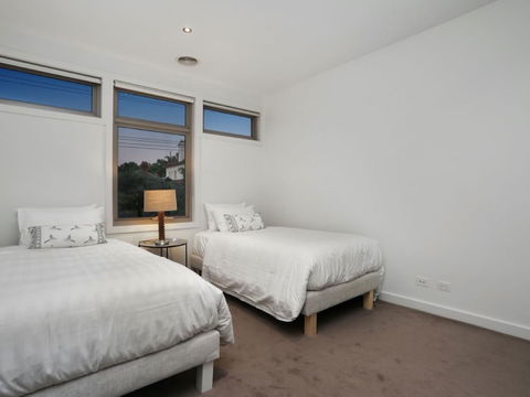 Kew Luxurious Townhouse - Holiday Sunshine Coast 3