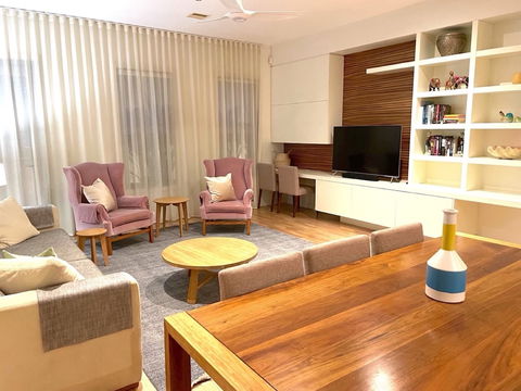 Kew Luxurious Townhouse - Holiday Sunshine Coast 6