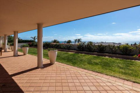 Maidstone Executive Residence - Holiday Sunshine Coast 3