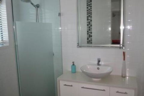 Deepwater Cove Unit 7 68 Lower Gay Terrace Bulcock Beach - Sunshine Coast Tourism 5