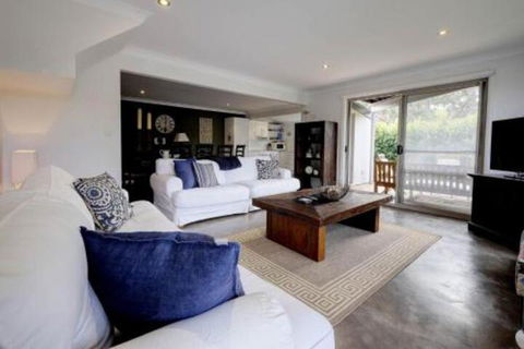 AtTHE COVE - Holiday Sunshine Coast 0