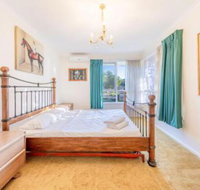 Doncaster Beautiful 4 Bedder walking to Westfield - Sunshine Coast Tourism