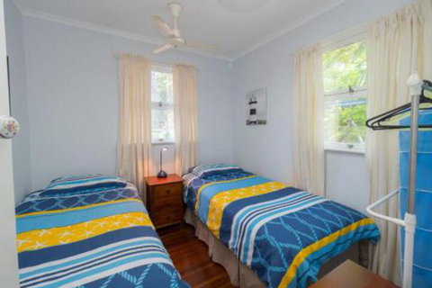 Lovely Torquay Cottage - Holiday Sunshine Coast 6