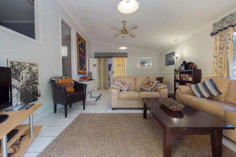 Lovely Torquay Cottage - Holiday Sunshine Coast 5