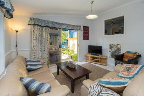 Lovely Torquay Cottage - Holiday Sunshine Coast 0