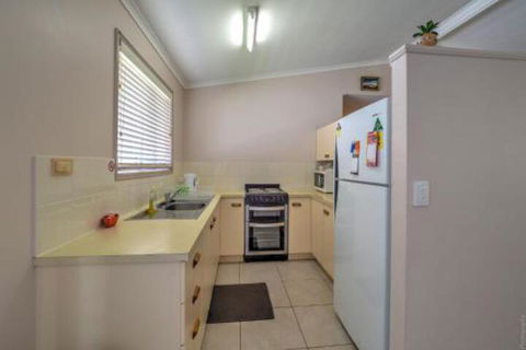 Affordable Holiday Home - Holiday Sunshine Coast 7