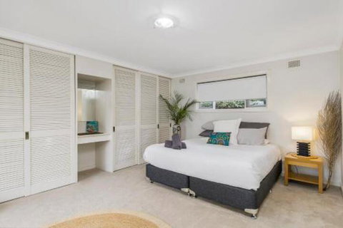 North View Waterfront Home Private Jetty - Holiday Sunshine Coast 4