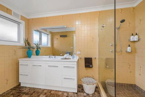 North View Waterfront Home Private Jetty - Holiday Sunshine Coast 2