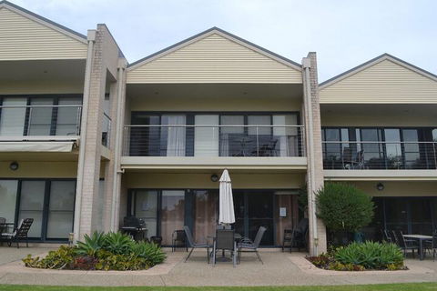 Elsinor Townhouse 8 Mulwala - Holiday Sunshine Coast 1