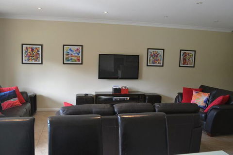 Elsinor Townhouse 8 Mulwala - Holiday Sunshine Coast 4