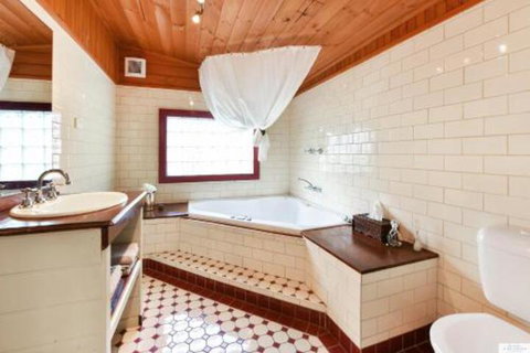 Lovel Cottage - Holiday Sunshine Coast 1