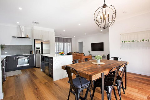 The Clyde Greenock - Sunshine Coast Tourism 1