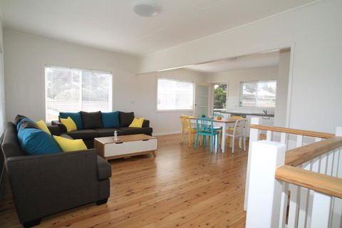 Bright & Breezy - Holiday Sunshine Coast 1