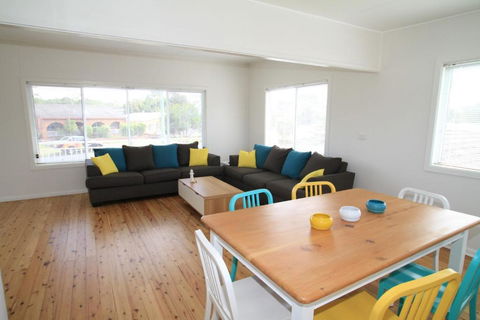 Bright & Breezy - Holiday Sunshine Coast 3