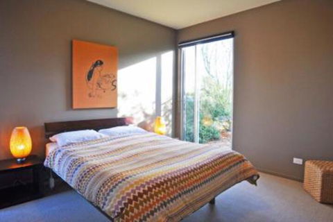 THE Lake House - Surf Side - Holiday Sunshine Coast 5