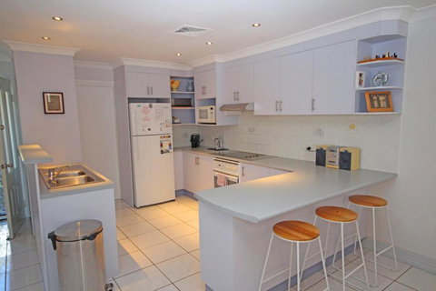 Paradise Waters No. 13 - Sunshine Coast Tourism 4