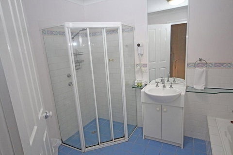 Paradise Waters No. 13 - Sunshine Coast Tourism 2