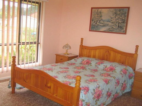 SEASCAPE In NARRAWALLEE - Sunshine Coast Tourism 4