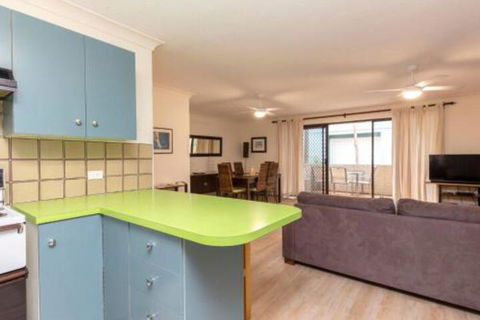 Apartment With Inground Pool - Holiday Sunshine Coast 6