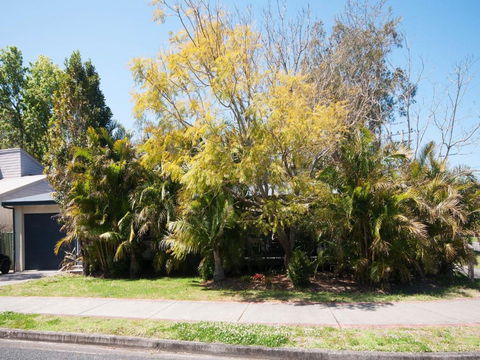 Brilliant Location - Sunshine Coast Tourism 4
