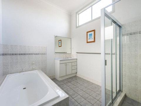 Clifton On Charles - Sunshine Coast Tourism 2