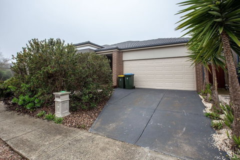 Gorgeous 4BR Home In Point Cook - Holiday Sunshine Coast 6