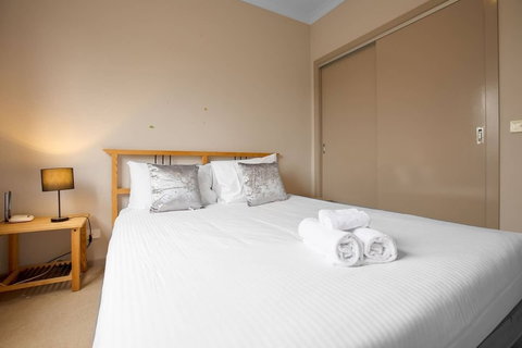 Gorgeous 4BR Home In Point Cook - Holiday Sunshine Coast 2