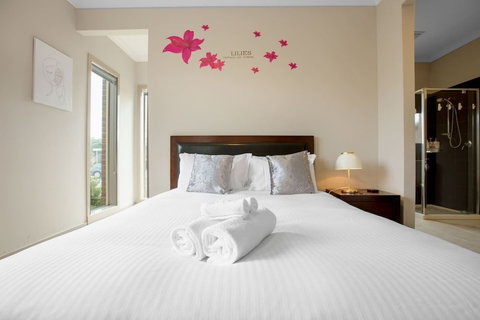 Gorgeous 4BR Home In Point Cook - Holiday Sunshine Coast 5