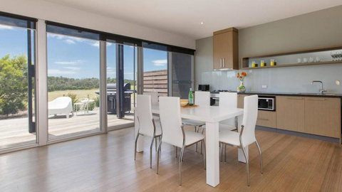 ST ANDREWS BEACH APARTMENT 4.01 - Sunshine Coast Tourism 2