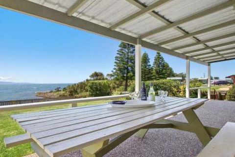 Amazing Aspects Perched Above Tilbury Cove - Holiday Sunshine Coast 3