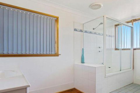 Amazing Aspects Perched Above Tilbury Cove - Holiday Sunshine Coast 5