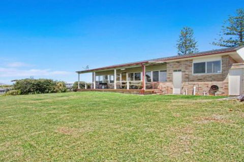 Amazing Aspects Perched Above Tilbury Cove - Holiday Sunshine Coast 7
