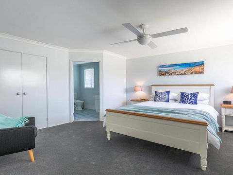 Azure Waters Perfectly Positioned With Ocean Views - Holiday Sunshine Coast 6