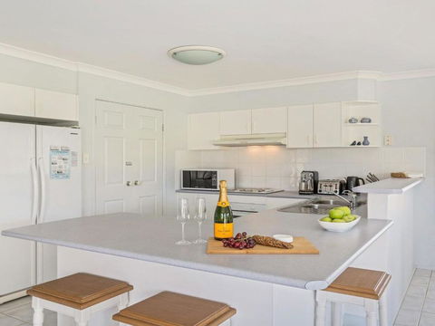 Azure Waters Perfectly Positioned With Ocean Views - Holiday Sunshine Coast 2