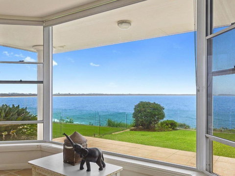 Horizon SPECIAL OFFER 3 FOR 2 - Holiday Sunshine Coast 4