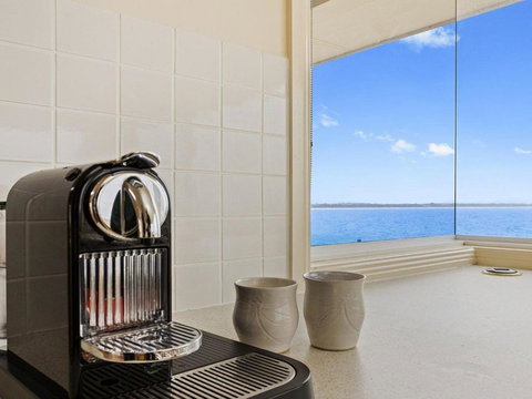 Horizon SPECIAL OFFER 3 FOR 2 - Holiday Sunshine Coast 2