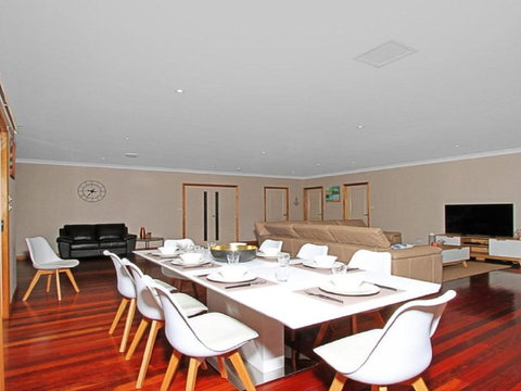 Sandlewood Breeze Spacious Entertainer - Sunshine Coast Tourism 2