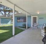 Soundwaves games room with table tennis - Holiday Sunshine Coast
