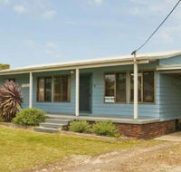 Tea Tree Cottage great yard for pets  kids - Holiday Sunshine Coast