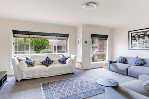 Walling Clifton Gardens Backing Onto Golf Course - Holiday Sunshine Coast 0