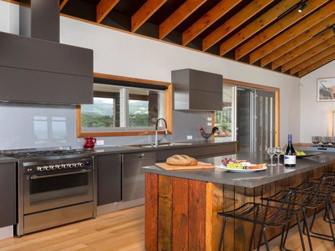 Willowview Coastal Retreat Stunning Views - Sunshine Coast Tourism 1