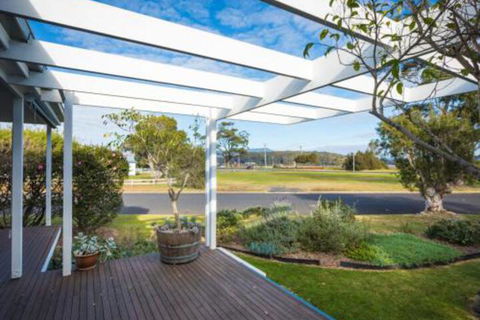 Kesla Beach House - Holiday Sunshine Coast 4