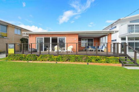 Casa Sorella Beachfront Family Home With Pool - Sunshine Coast Tourism 3