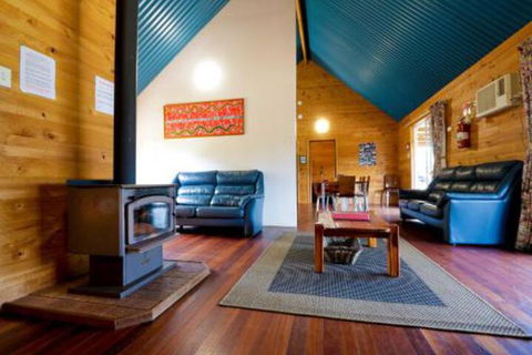 Sunnyhurst Chalets Rural Stay - Holiday Sunshine Coast 3
