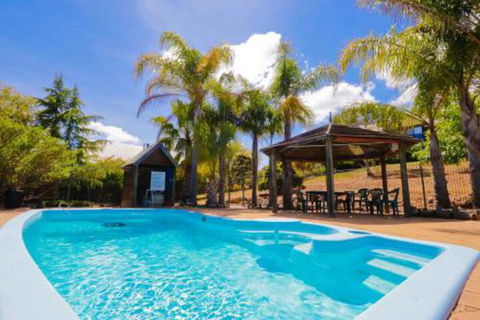 Sunnyhurst Chalets Rural Stay - Holiday Sunshine Coast 5