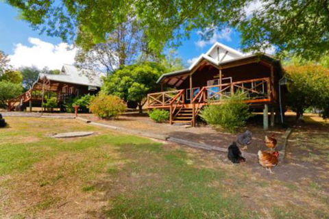 Sunnyhurst Chalets Rural Stay - Holiday Sunshine Coast 0