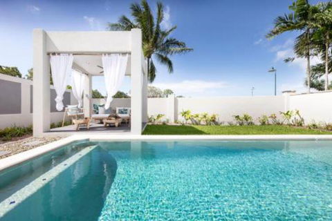 WINDFALL In PALM COVE - Holiday Sunshine Coast 0