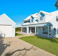 Middle Rock Beach House Beach Front Lake Cathie - Sunshine Coast Tourism